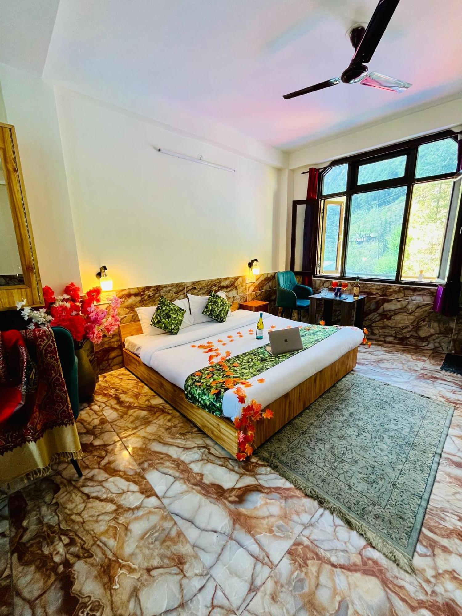 Russian Unit Kasol By Valley ภายนอก รูปภาพ