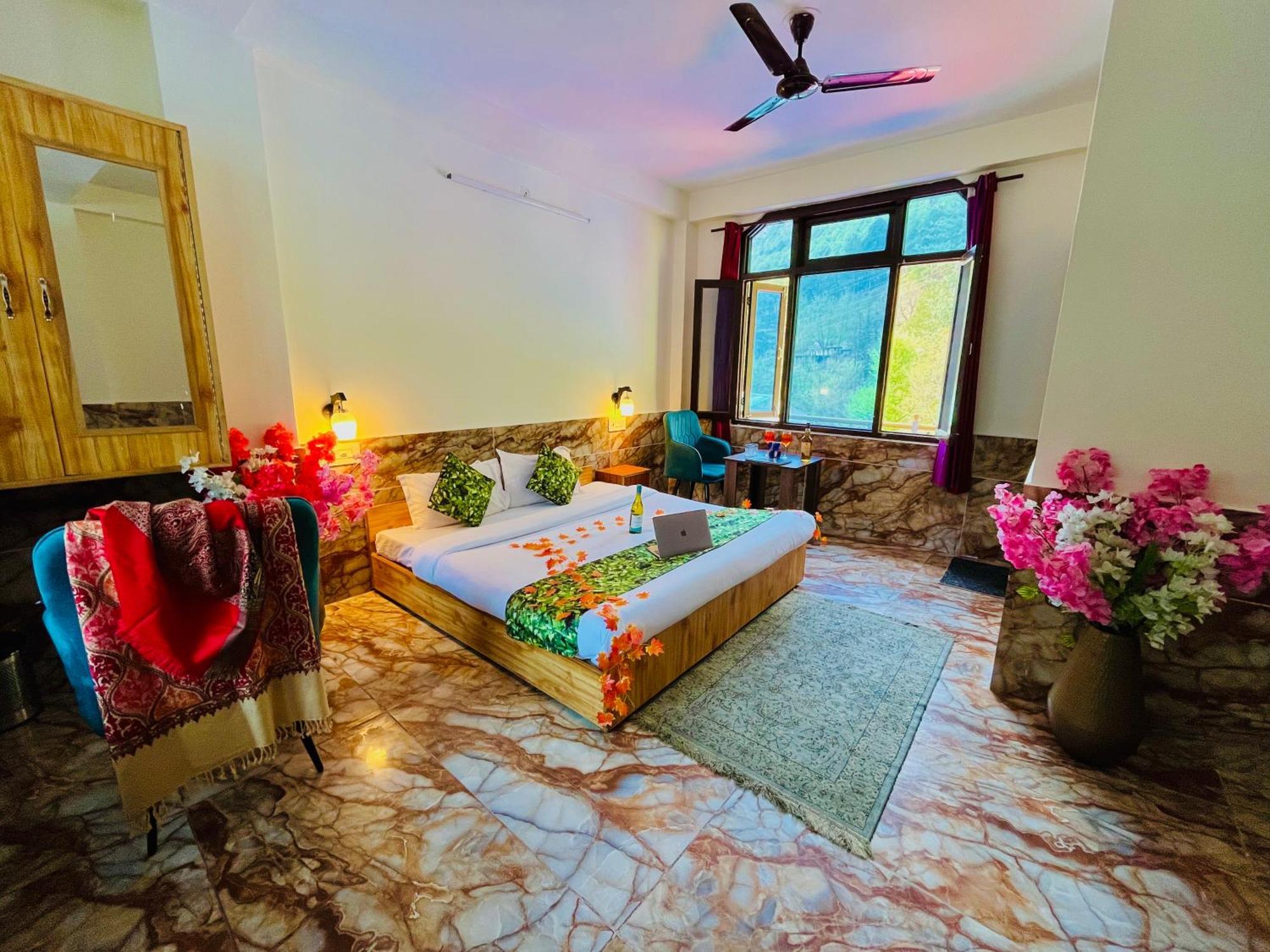 Russian Unit Kasol By Valley ภายนอก รูปภาพ
